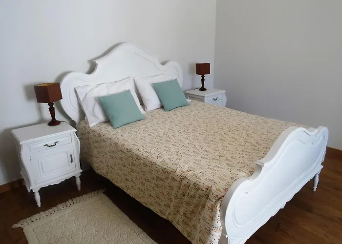 Casa Andorinhas بيت للعطل