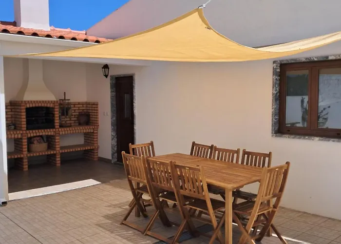 Casa Andorinhas بيت للعطل