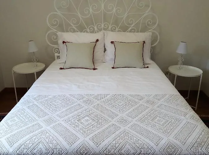 Casa Andorinhas بيت للعطل